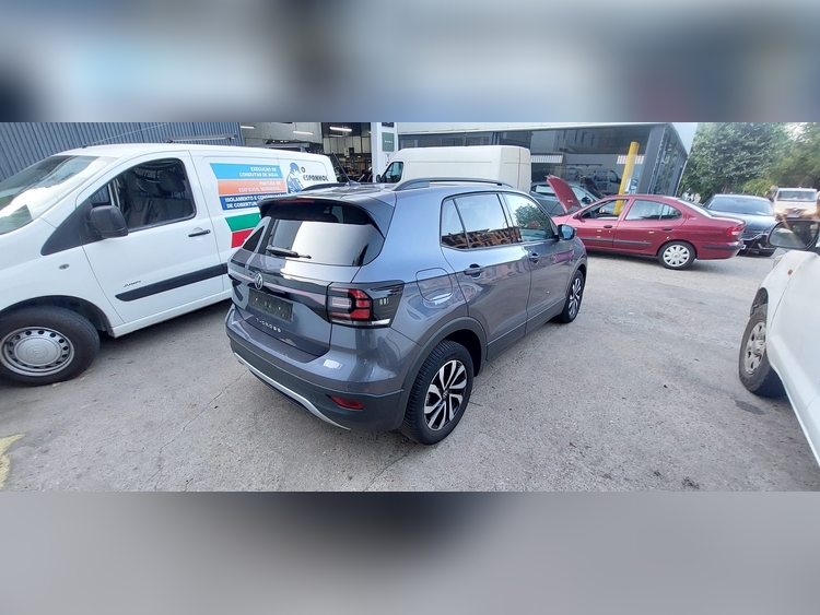 Volkswagen T-Cross 1.0 110CV foto 9